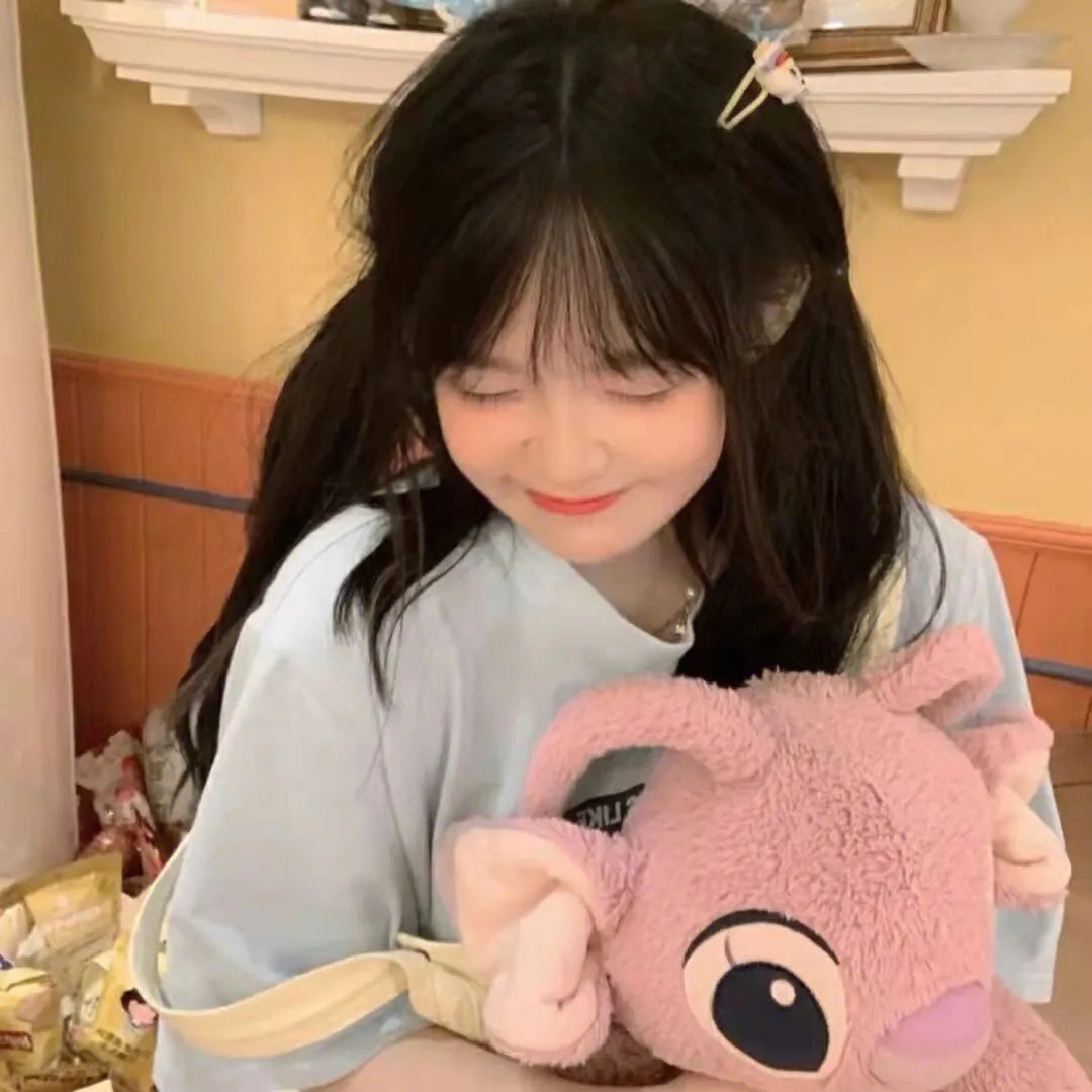 抽象画中的越南少女 海报